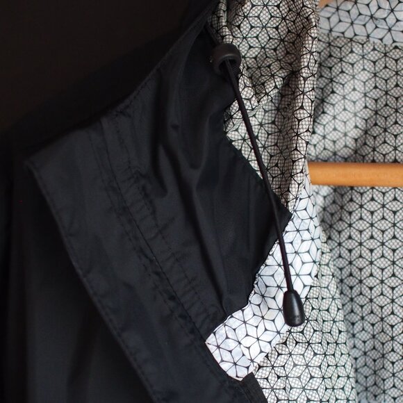 Columbia | Like NEW Men's EvaPOURation Rain Jacket - Picture 7 of 10